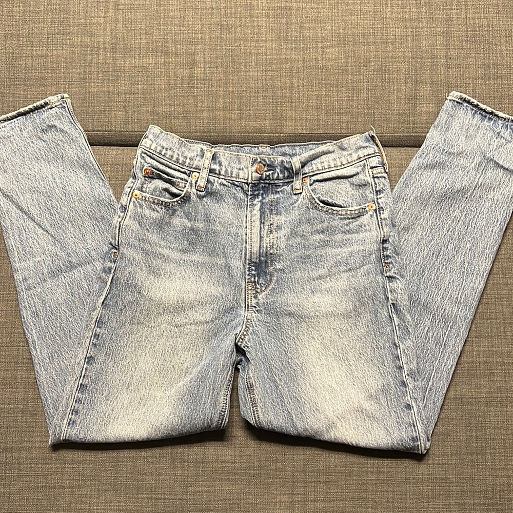GAP Mom Jean High Rise in light wash (28/6)